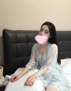 667555818: Chica busca chico en Barcelona