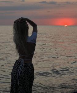 647643327: Chica busca chico en Málaga