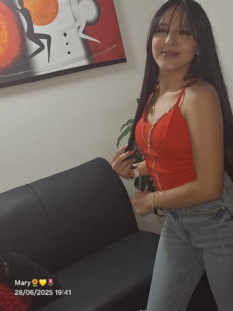 687735082: Chica busca chico en Barcelona