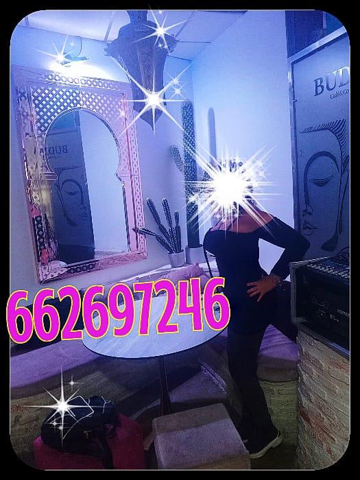 662697246: Chica busca chico en Sevilla