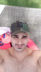 610657829: Chico busca chica en Barcelona