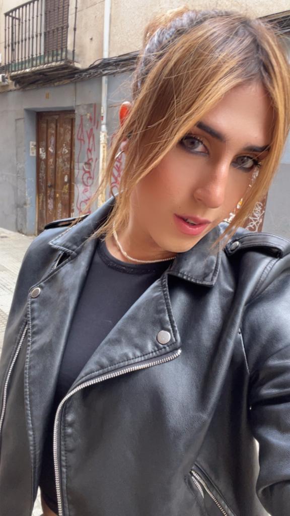 613840770: Travesti en León