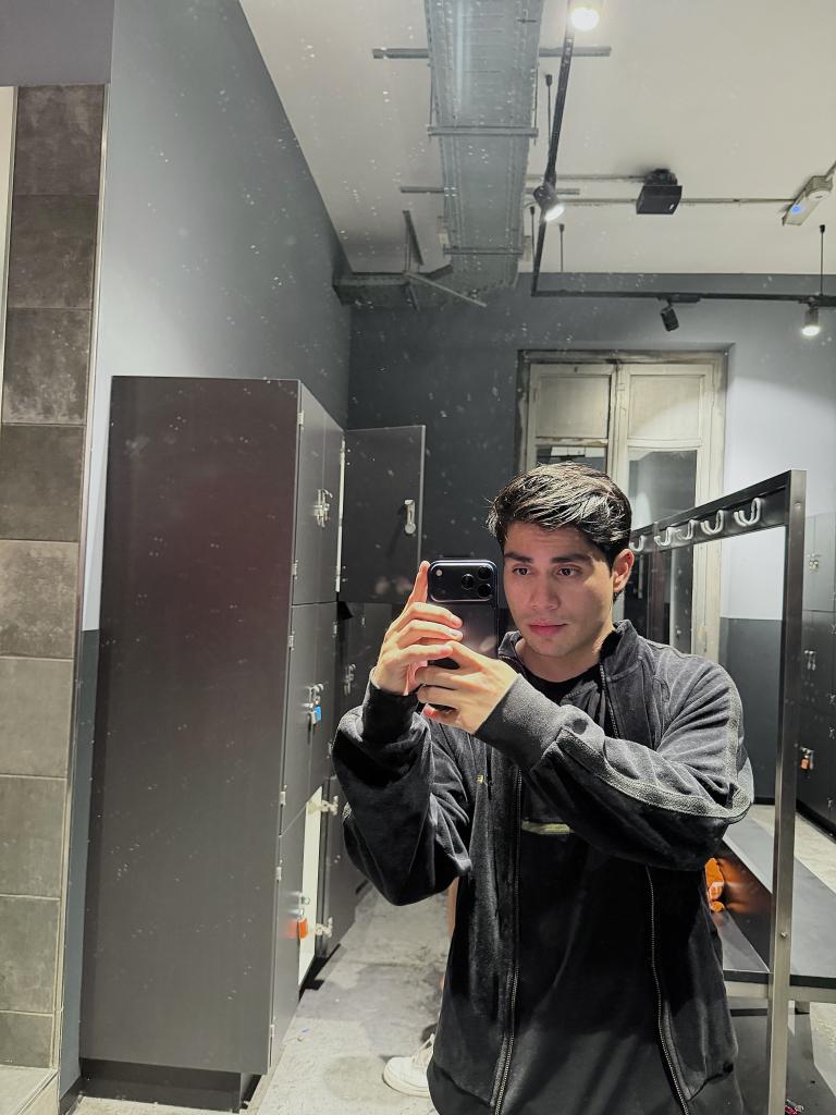 692543750: Chico busca chica en Barcelona