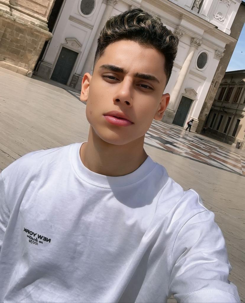 Chico busca chica en Granada: 