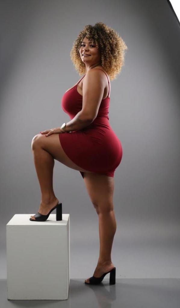 631696221: Chica busca chico en Barcelona