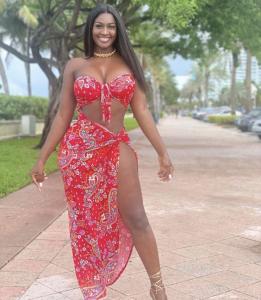 614884961: Chica busca chico en Murcia