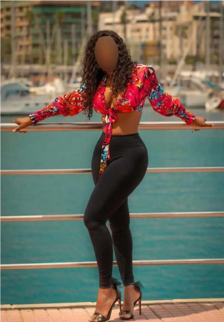 633368811: Chica busca chico en Sevilla