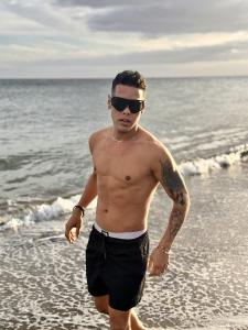 663115689: Chico busca chica en Pontevedra