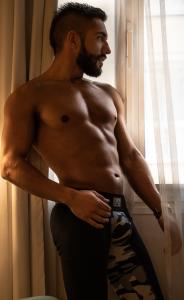 651839446: Chico busca chica en Valencia