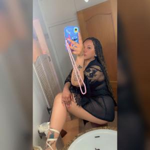 631421561: Chica busca chico en Barcelona