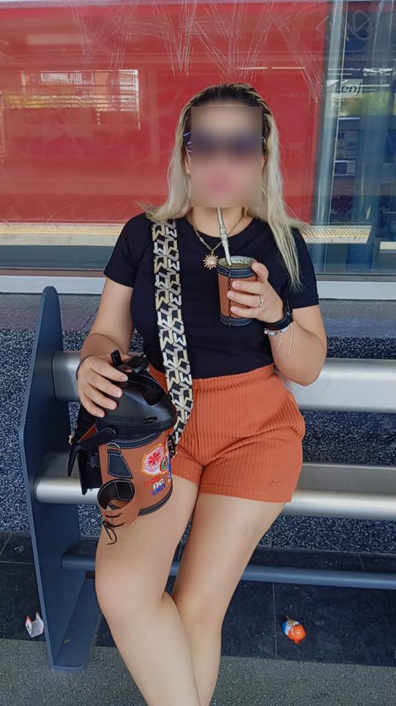 642225883: Chica busca chico en León