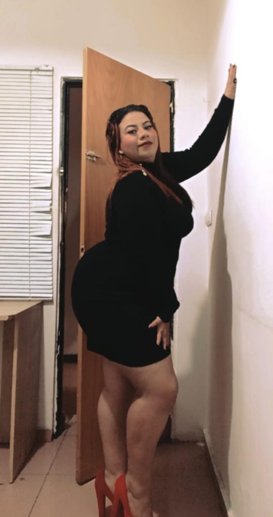 667408072: Chica busca chico en Sevilla