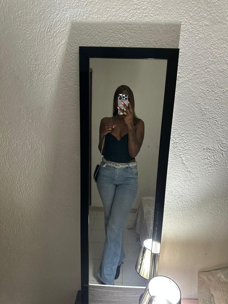 667364332: Chica busca chico en Barcelona