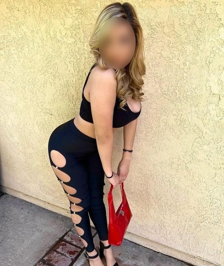 613754904: Chica busca chico en La Coruña