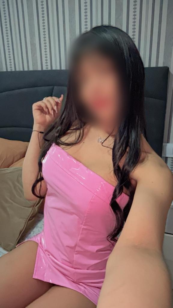 613878307: Chica busca chico en Barcelona