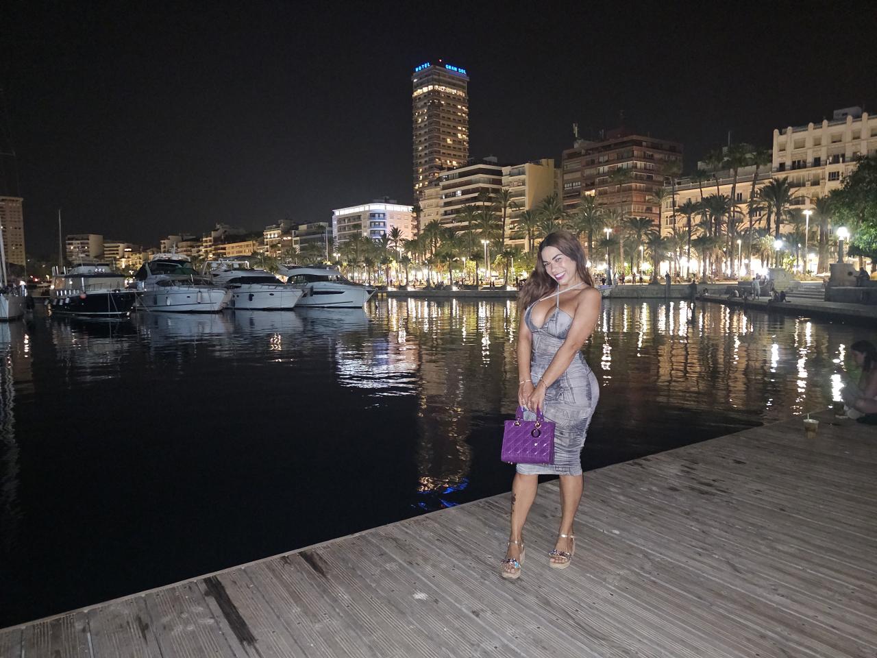 671765090: Chica busca chico en Madrid