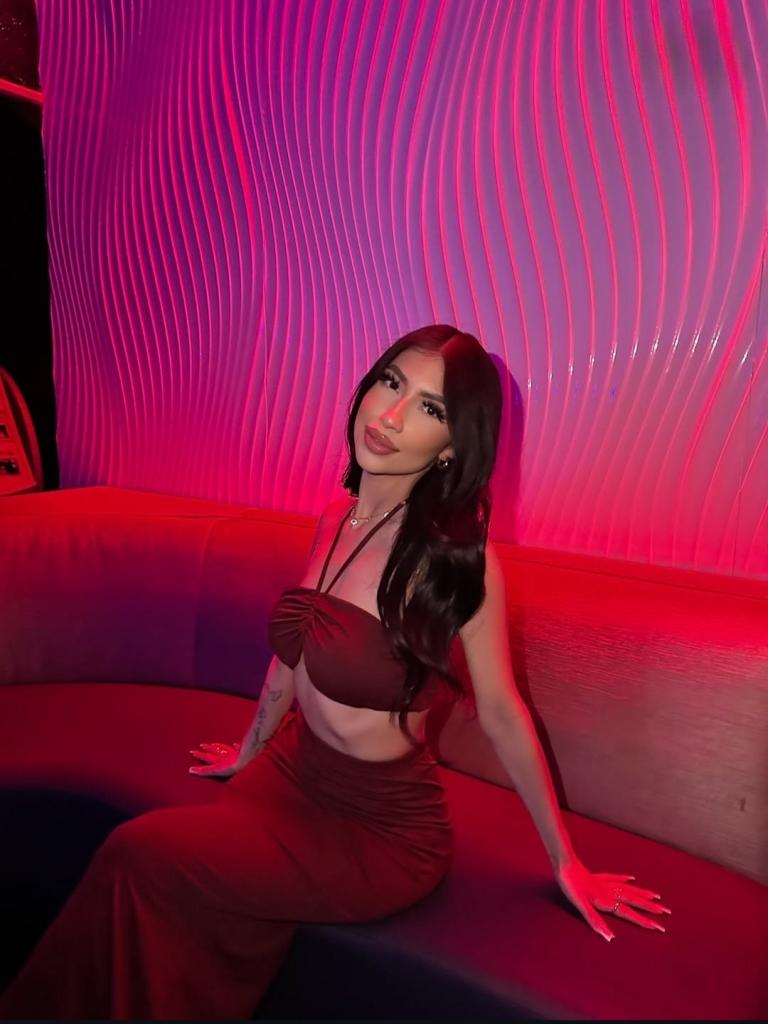 611259838: Chica busca chico en Málaga