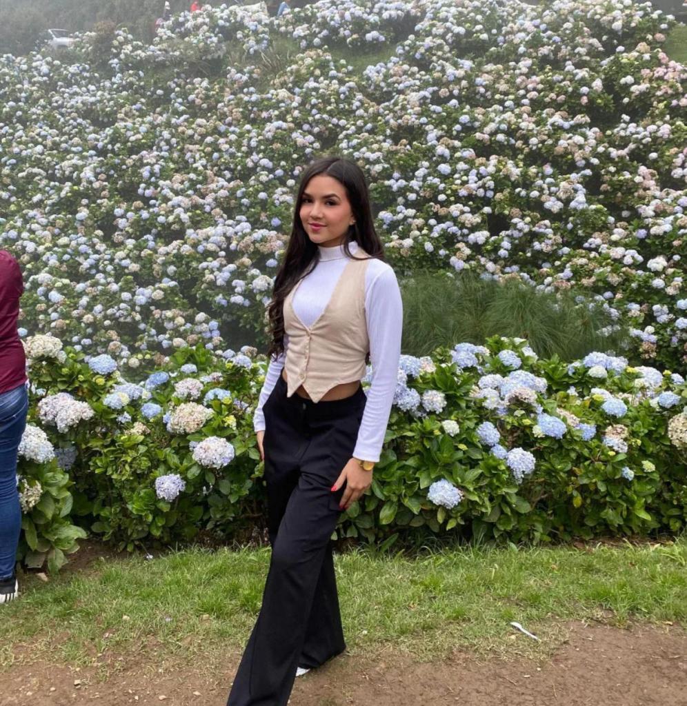 613837893: Chica busca chico en Tenerife