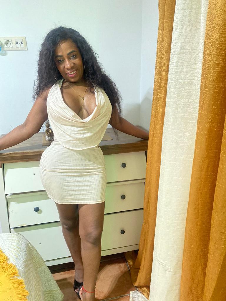 641769484: Chica busca chico en Cádiz