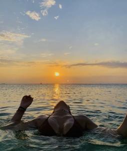 611373499: Chica busca chico en Alicante