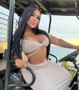 662381353: Chica busca chico en Barcelona