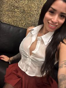 687658076: Chica busca chico en Sevilla