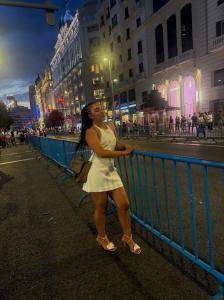 672536649: Chica busca chico en Madrid