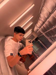 695313803: Chico busca chica en Barcelona