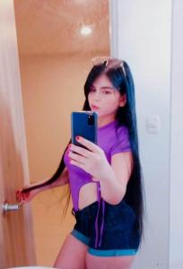 677380935: Chica busca chico en Sevilla