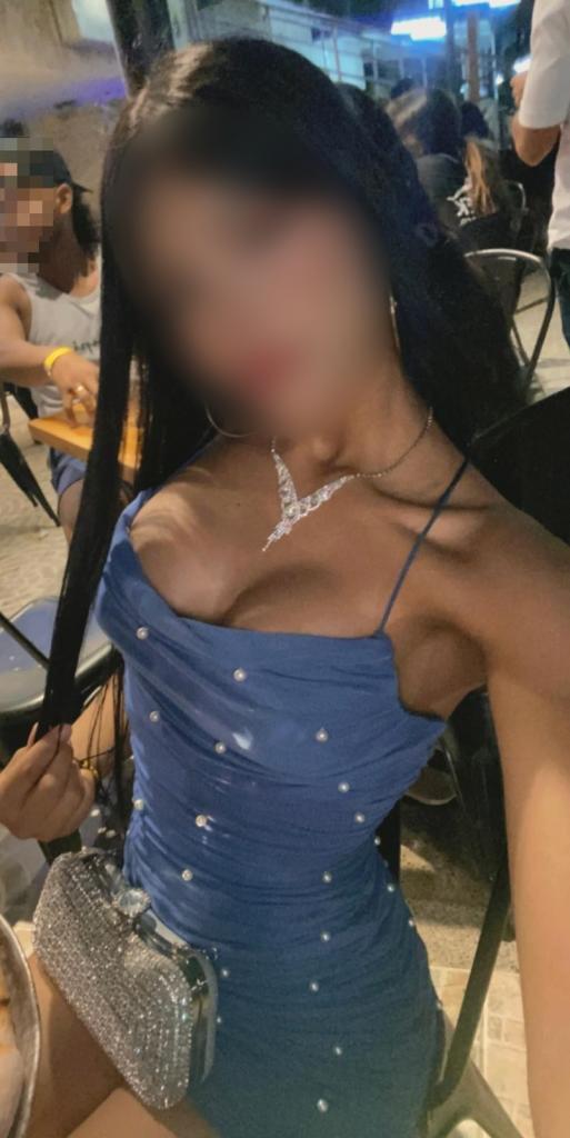 613878307: Chica busca chico en Barcelona