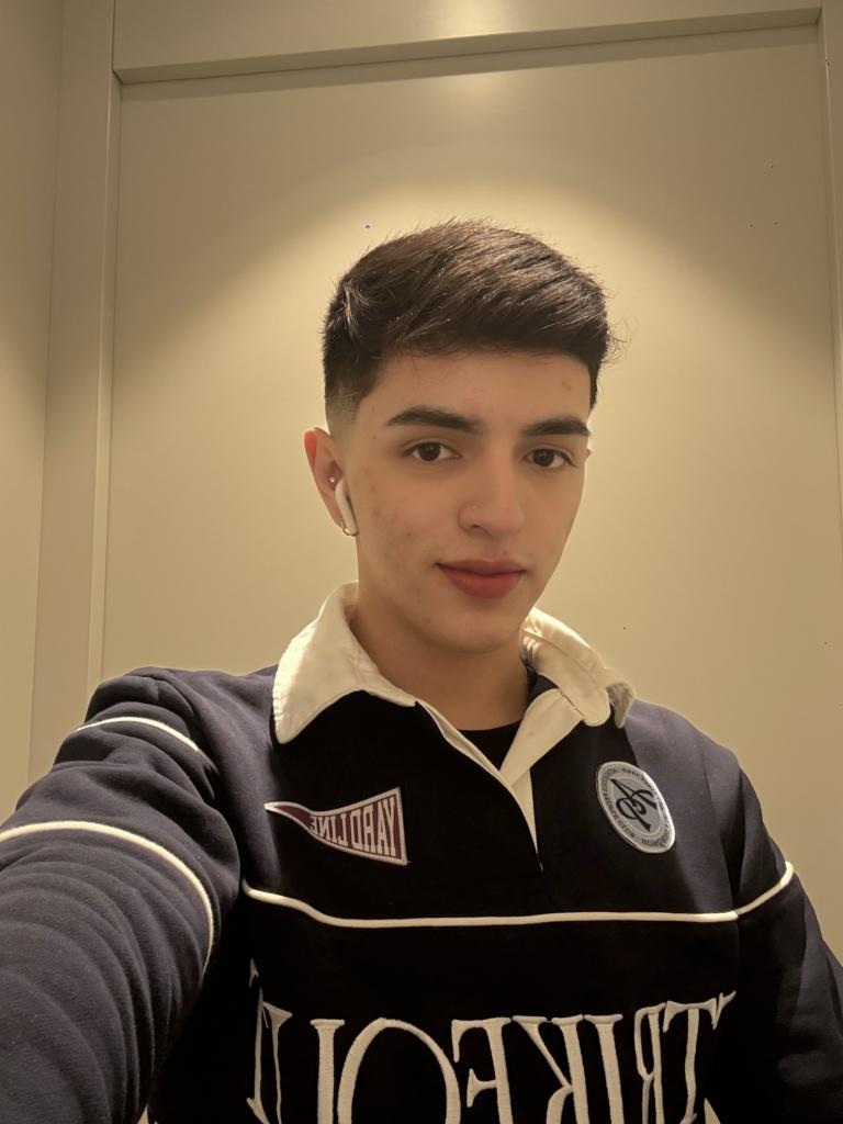 695313803: Chico busca chica en Barcelona