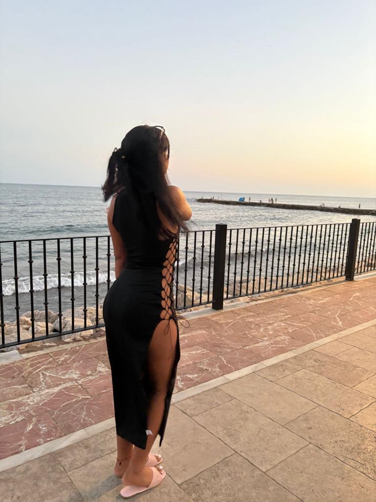 672834955: Chica busca chico en Barcelona