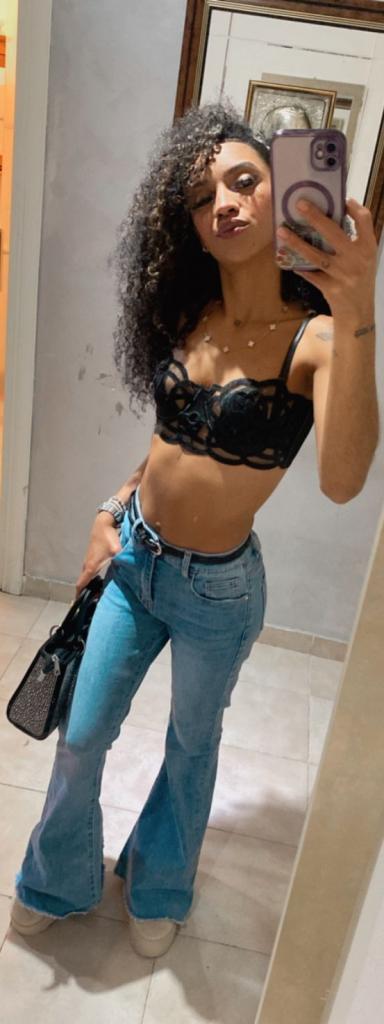 647163074: Chica busca chico en Málaga