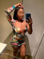 687795447: Chica busca chico en Barcelona
