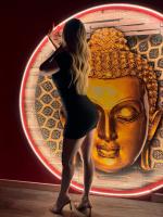 697761239: Chica busca chico en Madrid