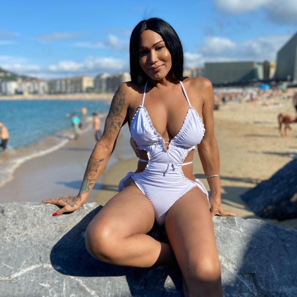 697229451: Transexual en Álava