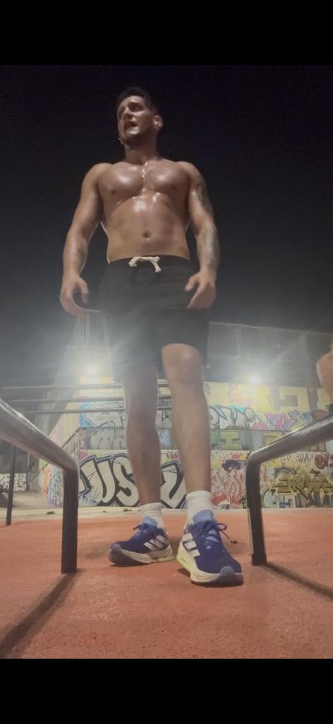 627730526: Chico busca chica en Barcelona