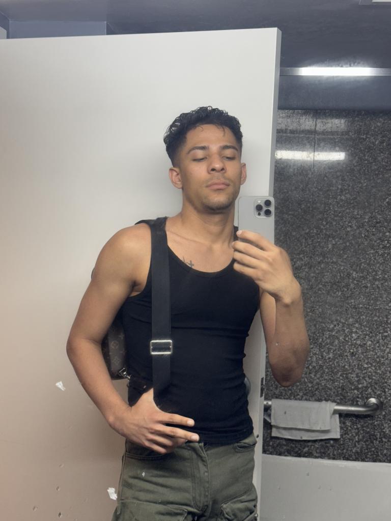 653682266: Chico busca chica en Málaga