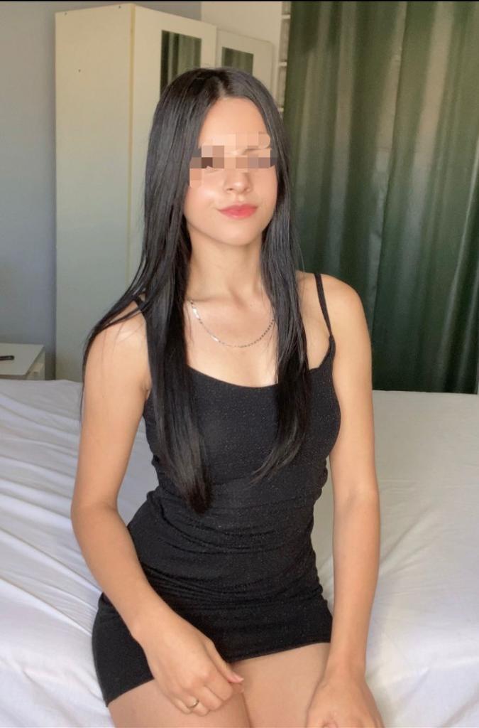 643338130: Chica busca chico en Barcelona