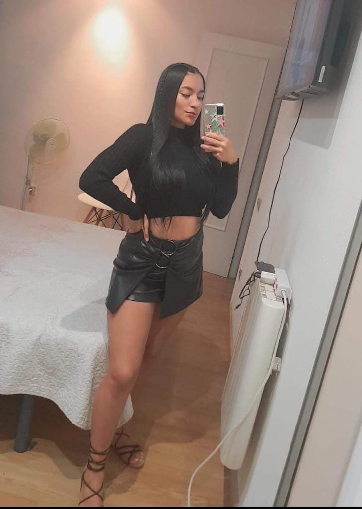 647954833: Chica busca chico en Barcelona