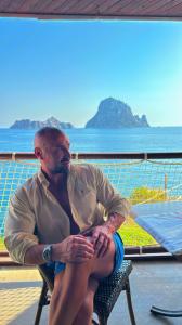 Chico busca chica en Ibiza: Chico busca chica