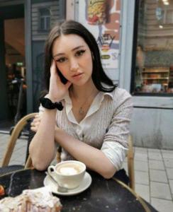 695499533: Chica busca chico en Madrid