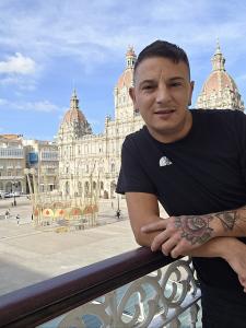 633023292: Chico busca chica en Pontevedra