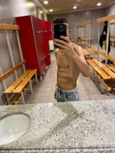 604177218: Chico busca chica en Valencia