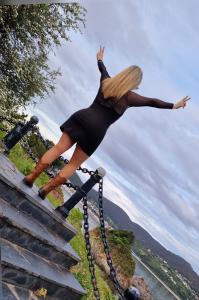 645944071: Chica busca chico en La Coruña