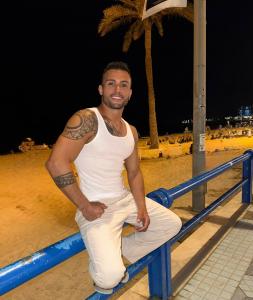 692592475: Chico busca chica en Cantabria