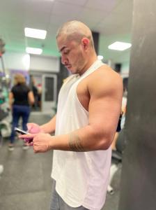 610338987: Chico busca chica en Valencia