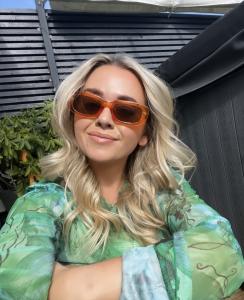 611022297: Chica busca chico en Almería