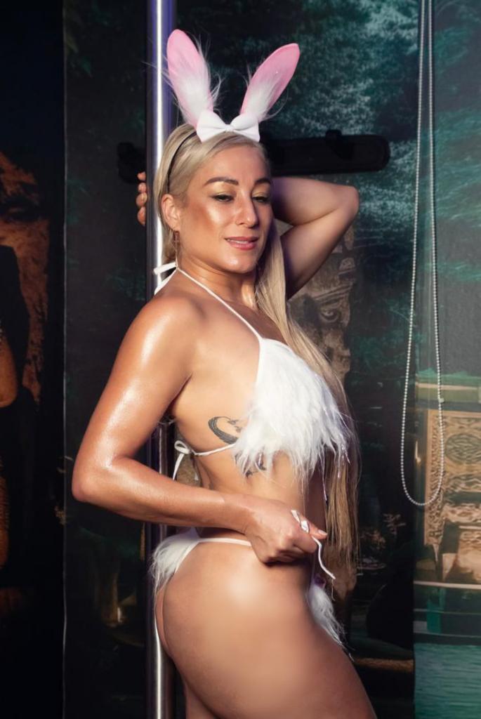 Chica busca chico en Granada: Chica busca chico