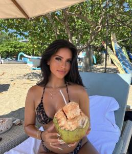 641818110: Chica busca chico en Málaga